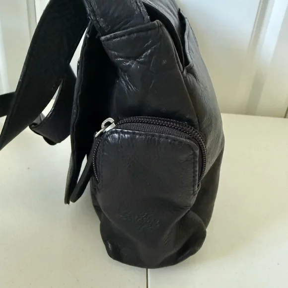 Stone Mountain Black Leather Shoulder Bag - Picture 3 of 5